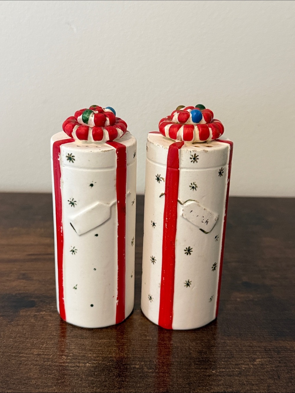 Napco 1962 Salt & Pepper Christmas Gifts Presents Ceramic Vintage Japan